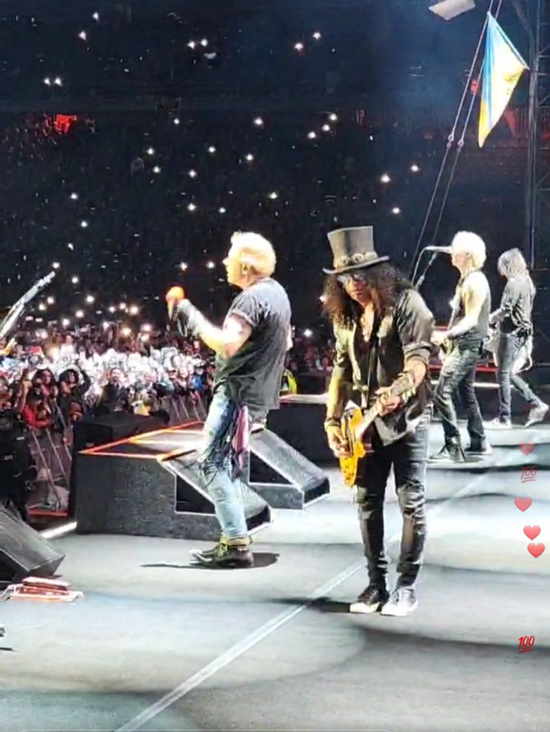 Alejandro_AT__'s tweet image. Guns N' Roses 💀🌹 Bogotá Colombia 🇨🇴🤟 . .
.
.
.
.
.
.
#AlejandroAT #ATG4MER #Gunsandrosescolombia #gunsandrosesbogota #gunsandroses #gunsandroseslive #gunsandroseslatinamericantour #bogotádc🇨🇴