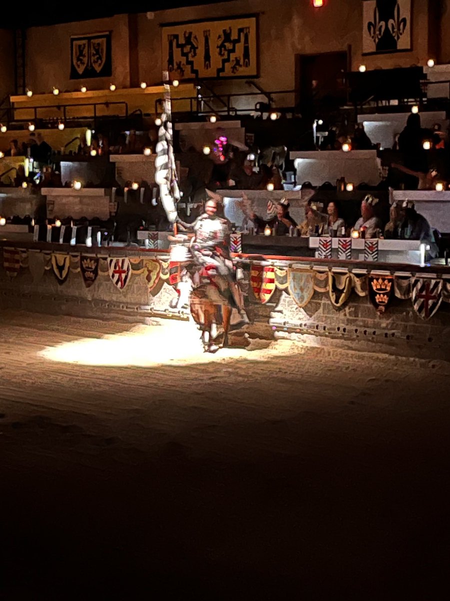MrTscienceguy's tweet photo. Bus 1 had a great time at medieval times https://t.co/EiO98aZ3s6