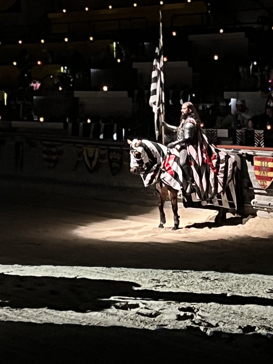 MrTscienceguy's tweet photo. Bus 1 had a great time at medieval times https://t.co/EiO98aZ3s6