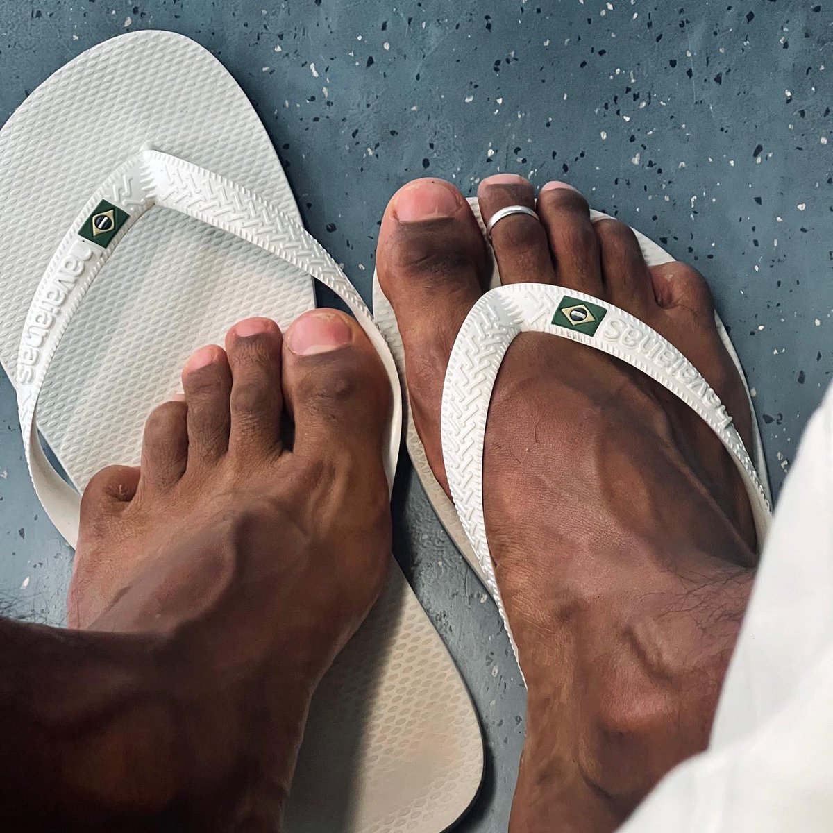 pedeneguin's tweet photo. ✗ havaianas time ✗ https://t.co/EcFO8X34ph