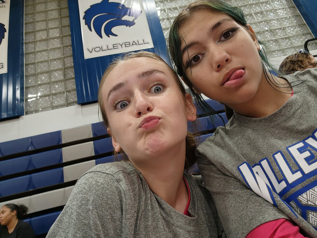 MrsDAversaAVID's tweet photo. When your Volleyball players sneak selfies on your phone, what better to do than post them 🤷‍♀️😂  @WolvesVballDHS @mnwilm https://t.co/EOtK0M02KG
