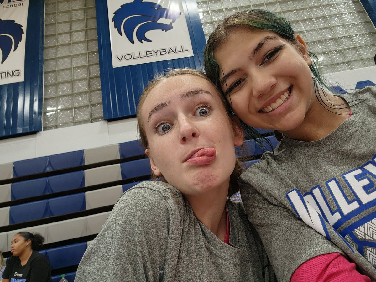MrsDAversaAVID's tweet photo. When your Volleyball players sneak selfies on your phone, what better to do than post them 🤷‍♀️😂  @WolvesVballDHS @mnwilm https://t.co/EOtK0M02KG