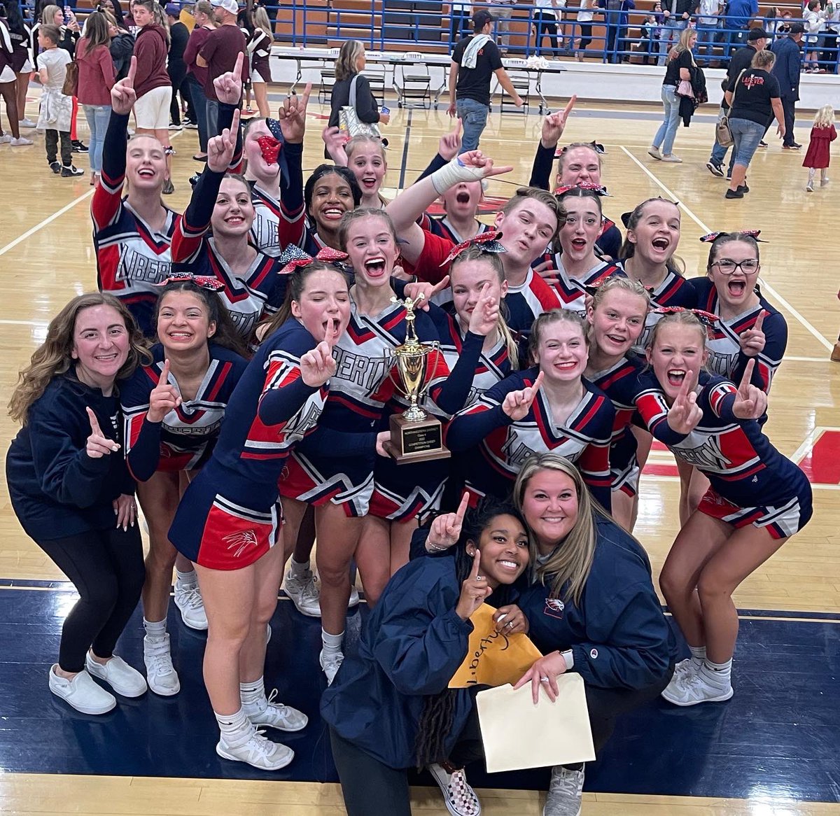 LHS Cheer tweet media