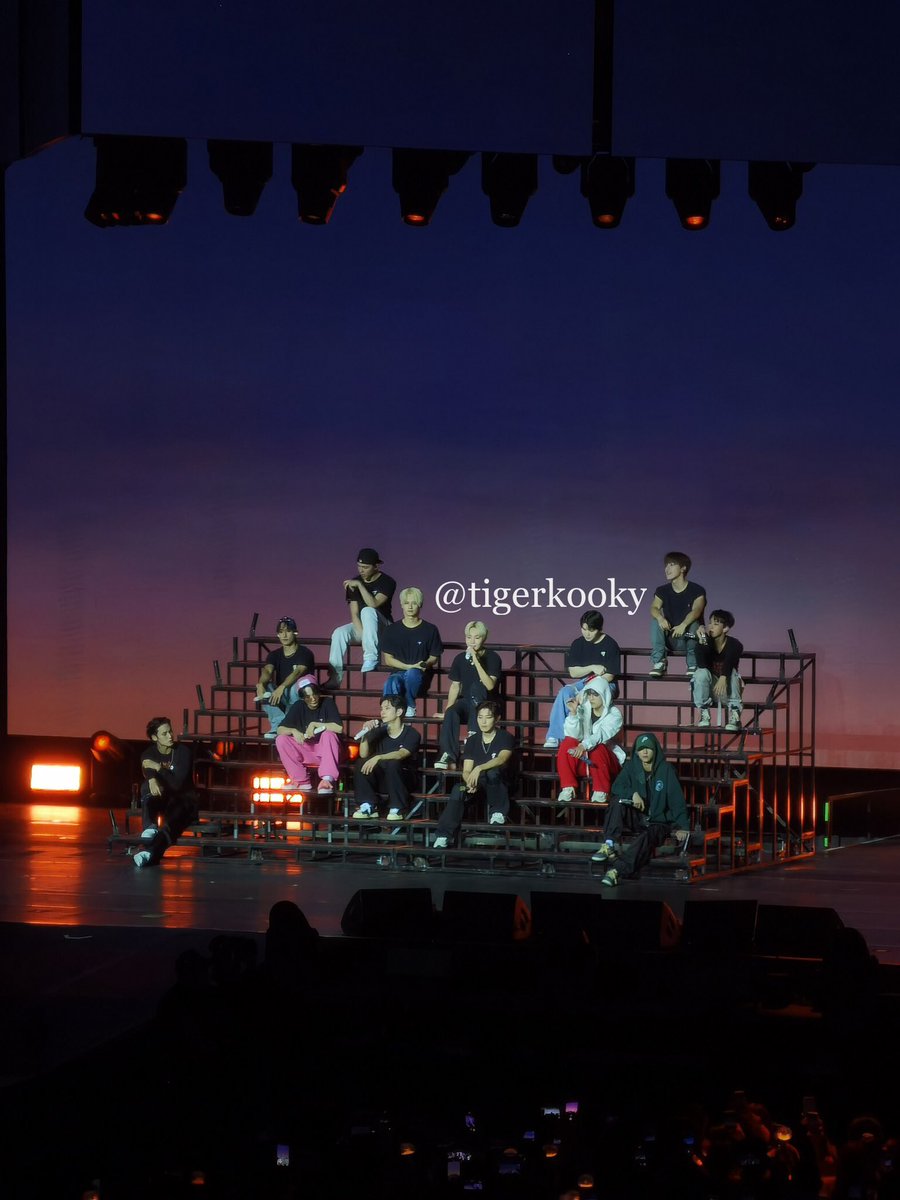 tigerkooky's tweet photo. my actual seat view (lbb reg, row k) versus my camera view #BeTSManila #BeTheSunInManila #BeTSMNL π₯Ή
#SalamatHuawei indeed π https://t.co/GA7QGKjgKb