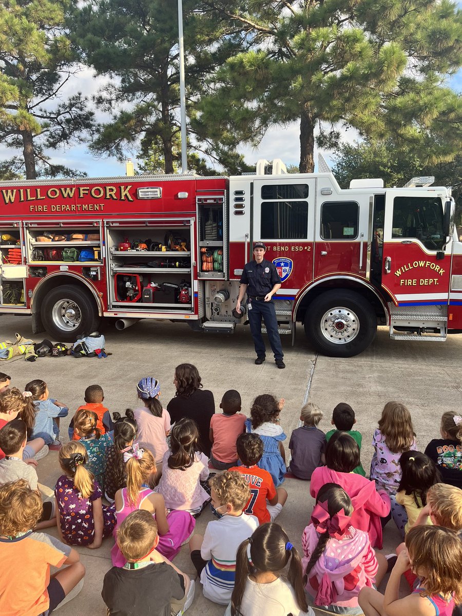 We had a great Fire Truck visit yesterday in Kindergarten for Fire Safety Week! 🚒 Thank you Willowfork Fire Department!