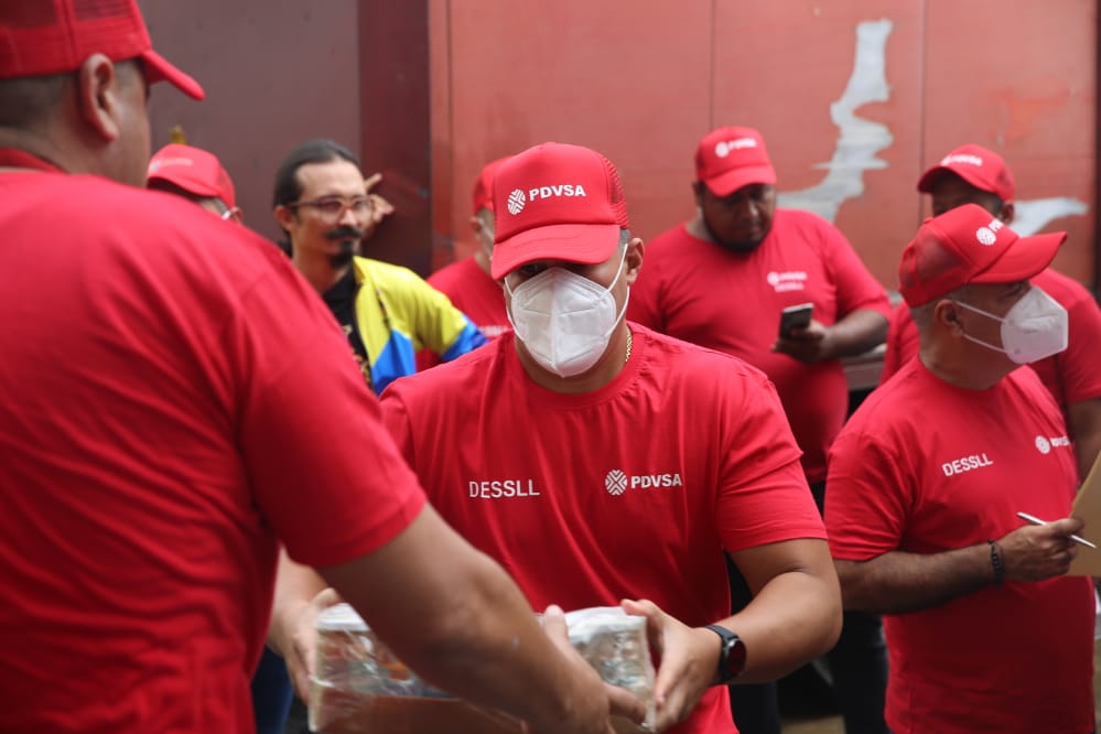 📰La Industria Petrolera hizo entrega de insumos y equipos médicos, alimentos, agua potable, productos de limpieza para la atención de las familias afectas.