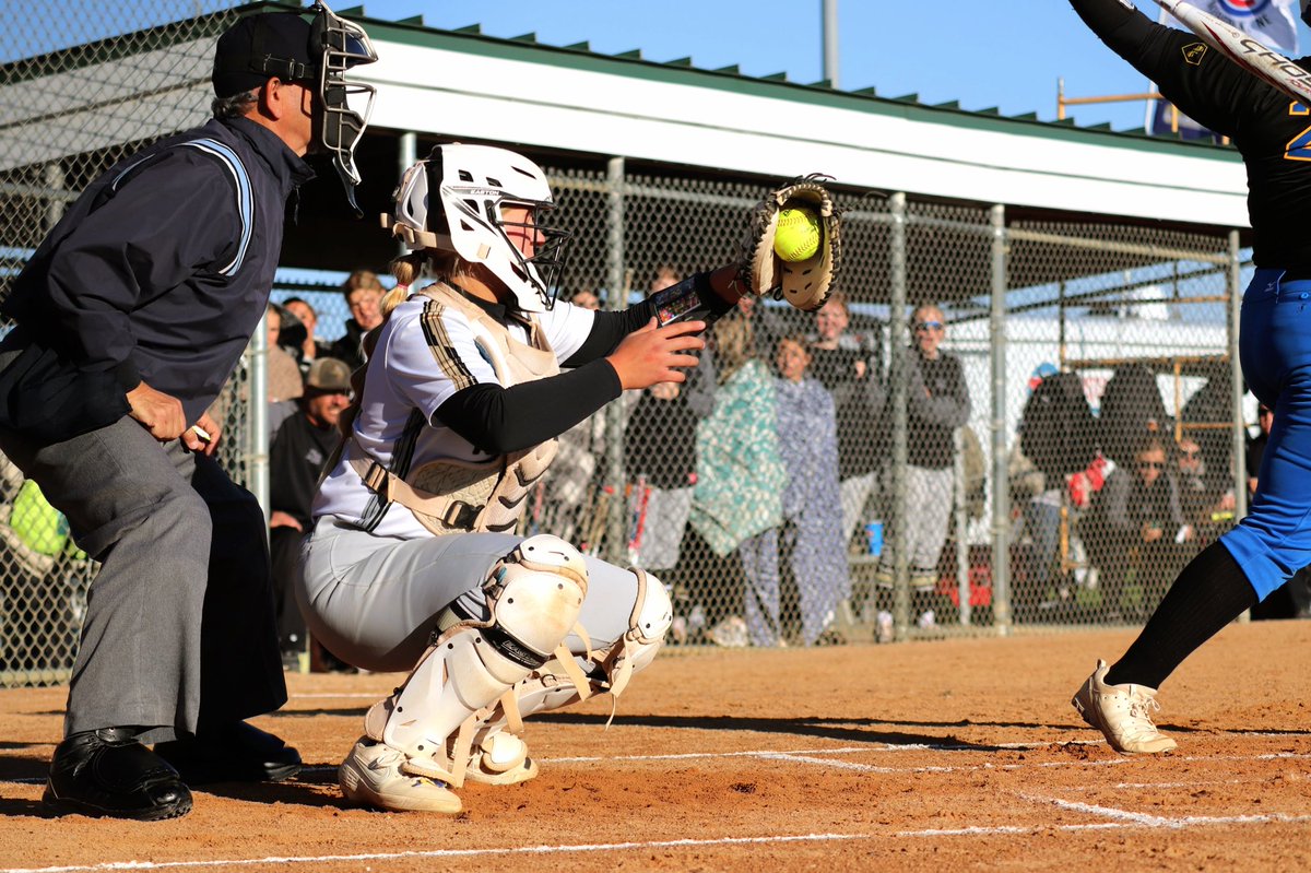 _kjcphotography's tweet photo. Very successful first day of the state tournament for @GINWSoftball !!! https://t.co/f2BfaGOF2a 🥳 https://t.co/ZTs0NsN95M
