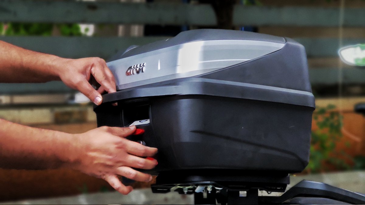 GThouse_'s tweet photo. #Givi #Top /Box installed on a #KTM390 Adventure. Connect with us to get the best top box for your motorcycle. #gthouse https://t.co/GAXhm7SKFm