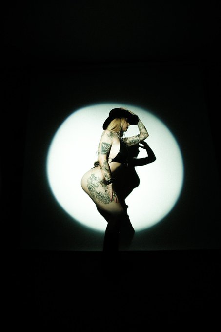 Save a horse y&rsquo;all🤠🖤⛓  Coming soon ✨   https://t.co/xfu4JejiZb https://t.co/5KlxrY5phQ