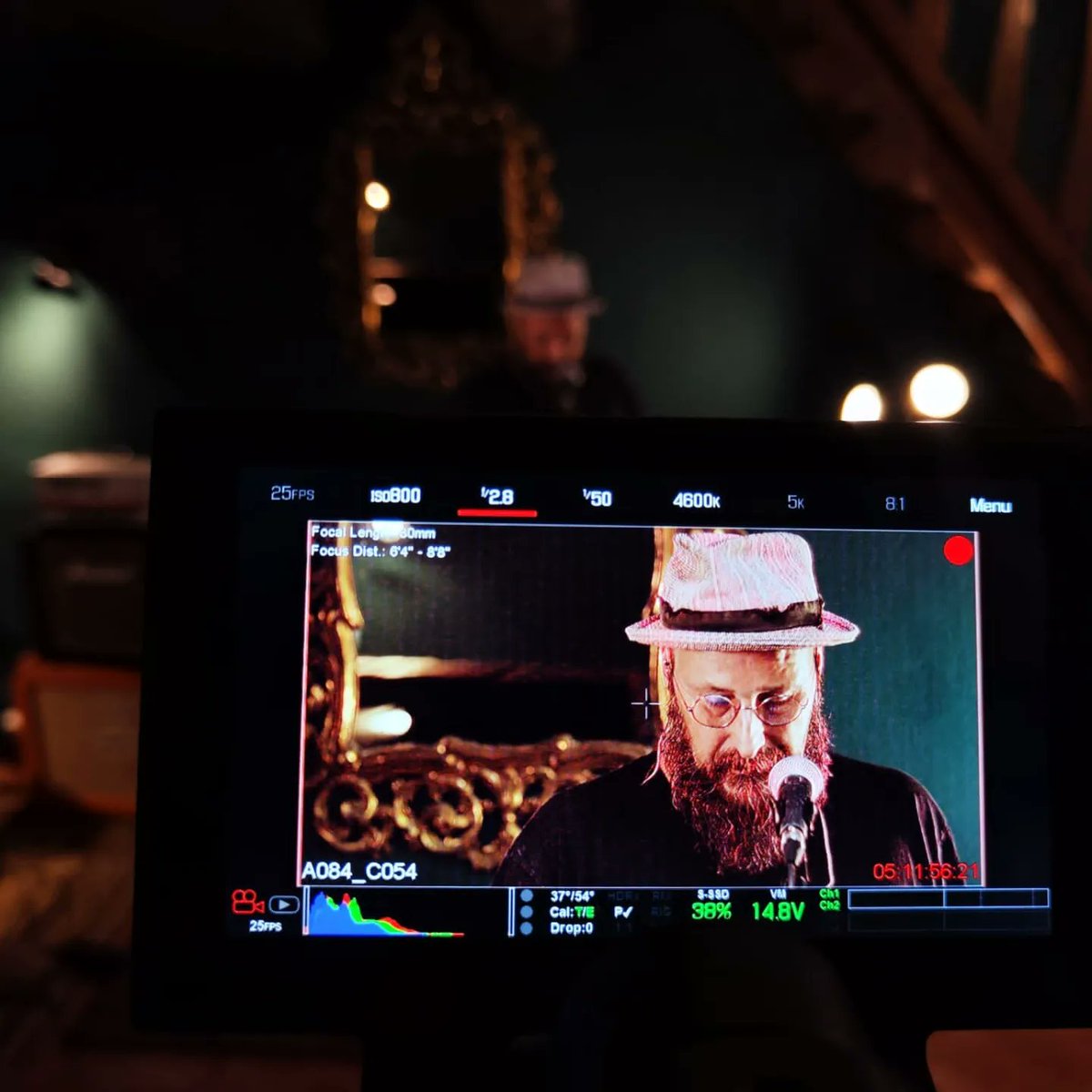 Inspira (@inspirabcn) on Twitter photo Ahir vam gravar un video en directe d'una cançó del disc a la @lamasiastudios
Una gran experiència compartir el dia amb el Josep, el Carlos @carl_sed i la Georgina!
Moltes ganes d'ensenyar-vos el resultat 🤍💫
#acabaicomença
<a href="/bankrobberbcn/">Bankrobber</a> Ahir vam gravar un video en directe d'una cançó del disc a la @lamasiastudios
Una gran experiència compartir el dia amb el Josep, el Carlos @carl_sed i la Georgina!
Moltes ganes d'ensenyar-vos el resultat 🤍💫
#acabaicomença
<a href="/bankrobberbcn/">Bankrobber</a>