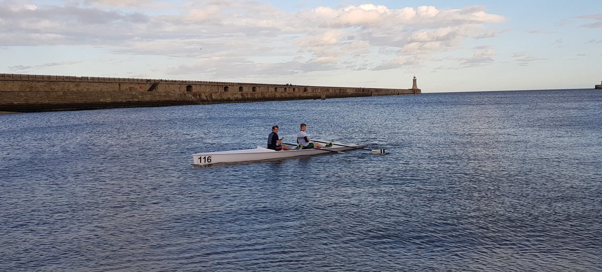 JohnLid04069317's tweet photo. @kosullivan2012 @QEHSHexham @Tyne_Rowing @DSBC1847 @WorldRowing Pic of these lads training on a beautiful evening at Tynemouth last week. Thanks to @TynemouthRC and @markhyson for organising. https://t.co/BTJEAaiODU
