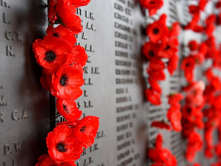 FALLEN HEROES FOR OUR FREEDOM,THEY DEFENDED IT WITH THEIR MOST CHERISHED POSSESSION THEIR LIVES youtube.com/watch?v=APmmuy…