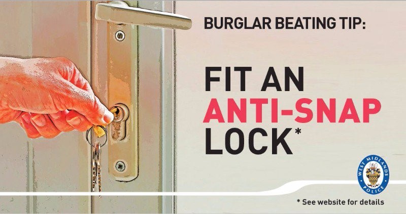 WolvesPolice's tweet photo. #LockSnapping | We are aware that some people will try and snap your locks to gain entry to your home🏠
Visit @WMPolice to read more about lock snapping and how to check your own locks meet the recommended standard⬇️
https://t.co/XqJmltVDu0 https://t.co/vaeHRUJT9S
