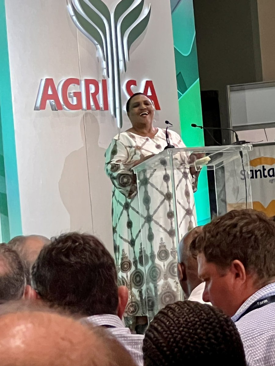 AgriWritersSA's tweet photo. Minister of Agriculture Thoko Didiza, addressing the #AgriSACongress “Tough times do not prevail, but tough people do,” she said referring to the challenges (drought, floods, locusts, strikes) farmers continuously have to address.#AgriSA2022 #GrowingLocal #agriculture #congress https://t.co/cU3XFjlmHK
