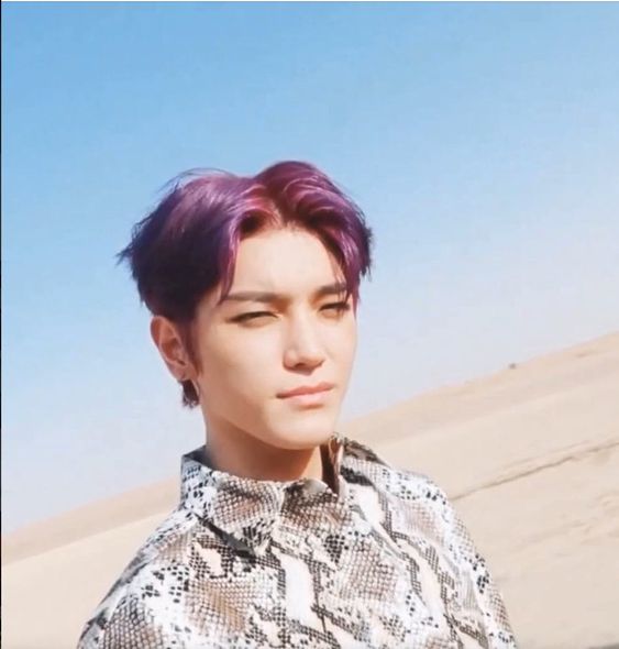 hourly taeyong ! tweet media