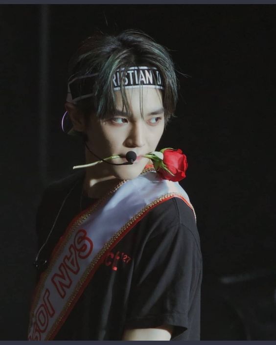 hourly taeyong ! tweet media