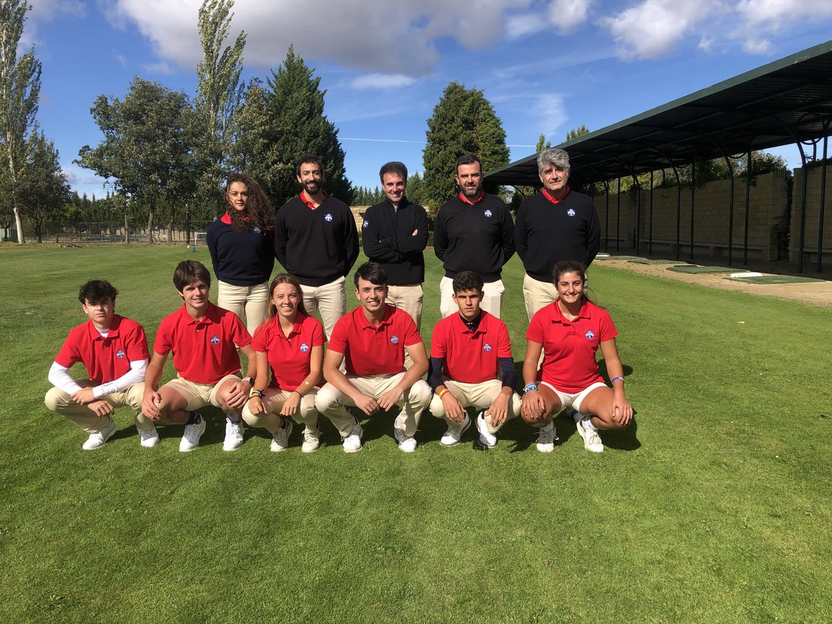 👧🧒 Regeneración 23: La 𝗘𝘀𝗰𝘂𝗲𝗹𝗮 𝗡𝗮𝗰𝗶𝗼𝗻𝗮𝗹 𝗕𝗹𝘂𝗺𝗲 se renueva ante un curso apasionante.

Once jóvenes golfistas inician su andadura en las sedes de Madrid y León.

¡Conoce a nuestros nuevos compañeros!
rfegolf.es/Noticias/NewsD…
