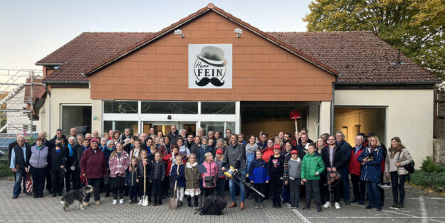 Erster Spatenstich für „G1“ im Gudensberger Grabenweg
Sozial-Integratives Kommunikations- und Begegnungszentrum

Nutzer und weitere Gäste beim Baubeginn für das neue Gemeinschaftszentrum G1. In der Mitte mit schwerem Werkzeug Bürgermeisterin Sina Best...

seknews.de/?p=144379