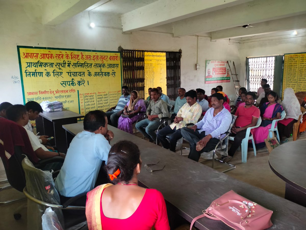 DC_LOHARDAGA's tweet photo. कैरो प्रखंड के गजनी पंचायत में कल दिनांक 14.10.2022 को आयोजित होने वाले कार्यक्रम"आपकी योजना-आपकी सरकार-आपके द्वार" को सफल बनाने के लिए जनप्रतिनिधियों एवं ग्रामीणों के साथ प्रखंड के वरीय प्रभारी की अध्यक्षता में बैठक कर तैयारियों और प्रचार-प्रसार की जानकारी ली गयी
#SarkarApkeDwar https://t.co/S111d6ZLGj