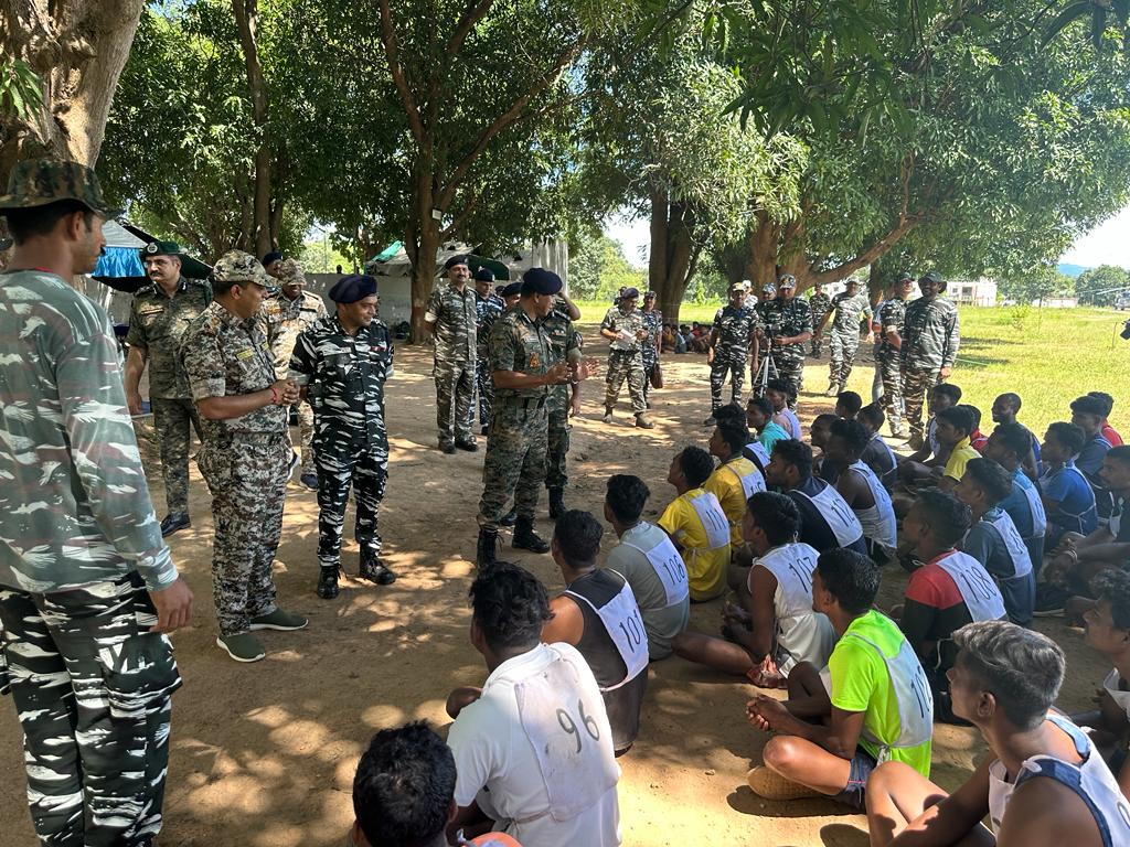 crpfindia's tweet photo. During DG’s visit to Sukma, Chhattisgarh, he reviewed the recruitment process for induction of local tribal youths in CRPF and also interacted with the candidates. https://t.co/nFvgOMF0GX