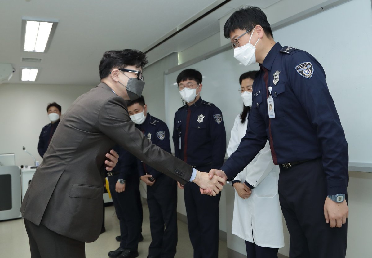 야..나 역시 갈색줌인걸까.갈색수트가 이쁘긴 젤 이뻐 ㅎㅎ