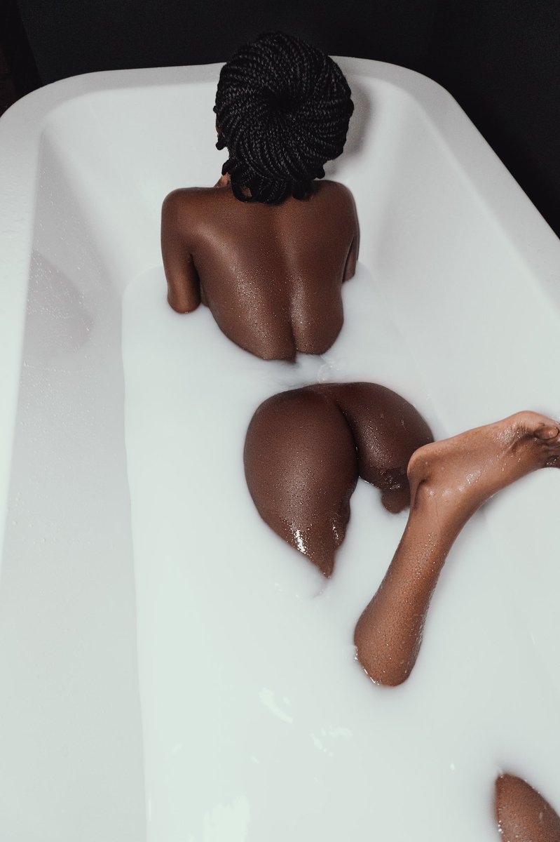 bat9r_ico's tweet photo. Photo session in 30 minutes?  Easy 😏 interesting, fun and professional.  Although the model had no shooting experience, but everything turned out as I wanted.  
Fun fact: that's my mom's favorite photo shoot)
#art #dolar #photo #milk https://t.co/6iw2dIDgFi