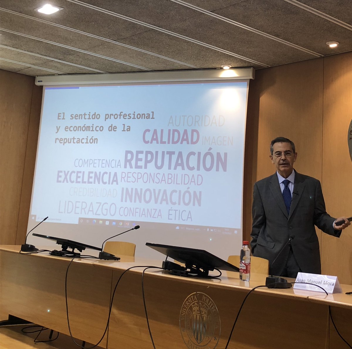 Lujazo empezar así un “junes”: escuchando al profesor Mora.