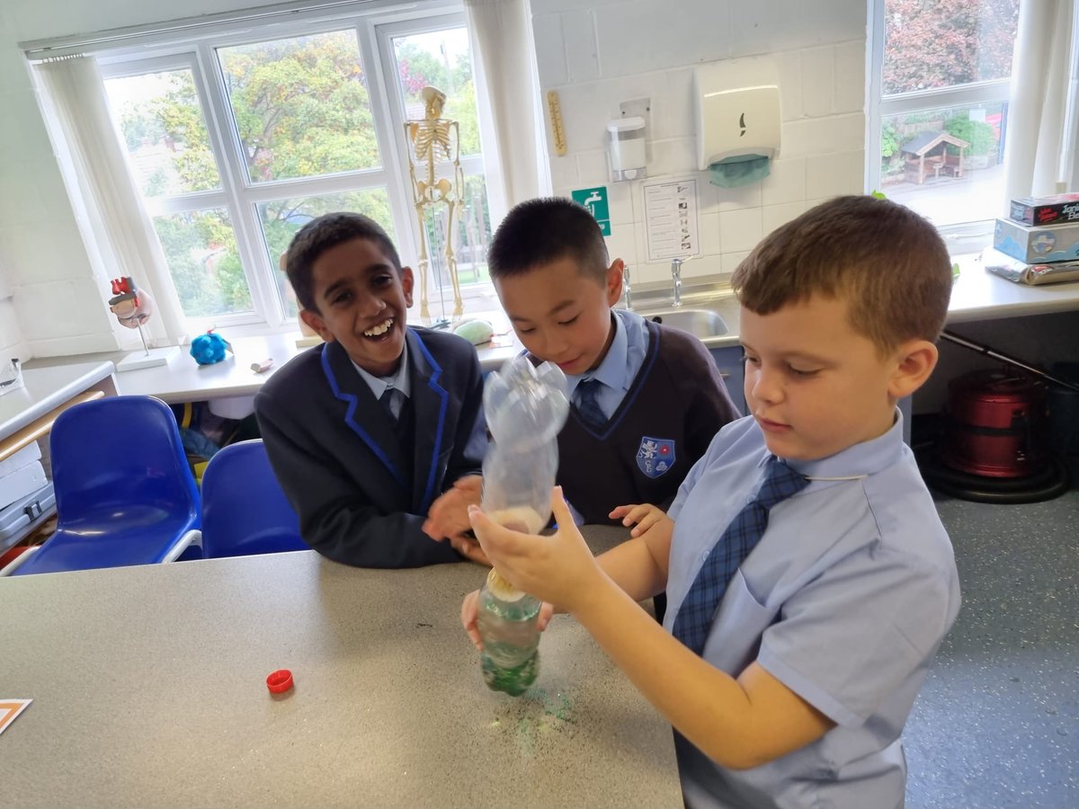 TheChadderton's tweet photo. Today in Geography, Year 5 made their own miniature tornados in a bottle experiment! We used glitter to see how a tornado picks up the earth, trees and rocks in the area and watched them spin inside the bottles!! @ISAschoolsnorth @Alpha_Schools https://t.co/daow7x7Tgv