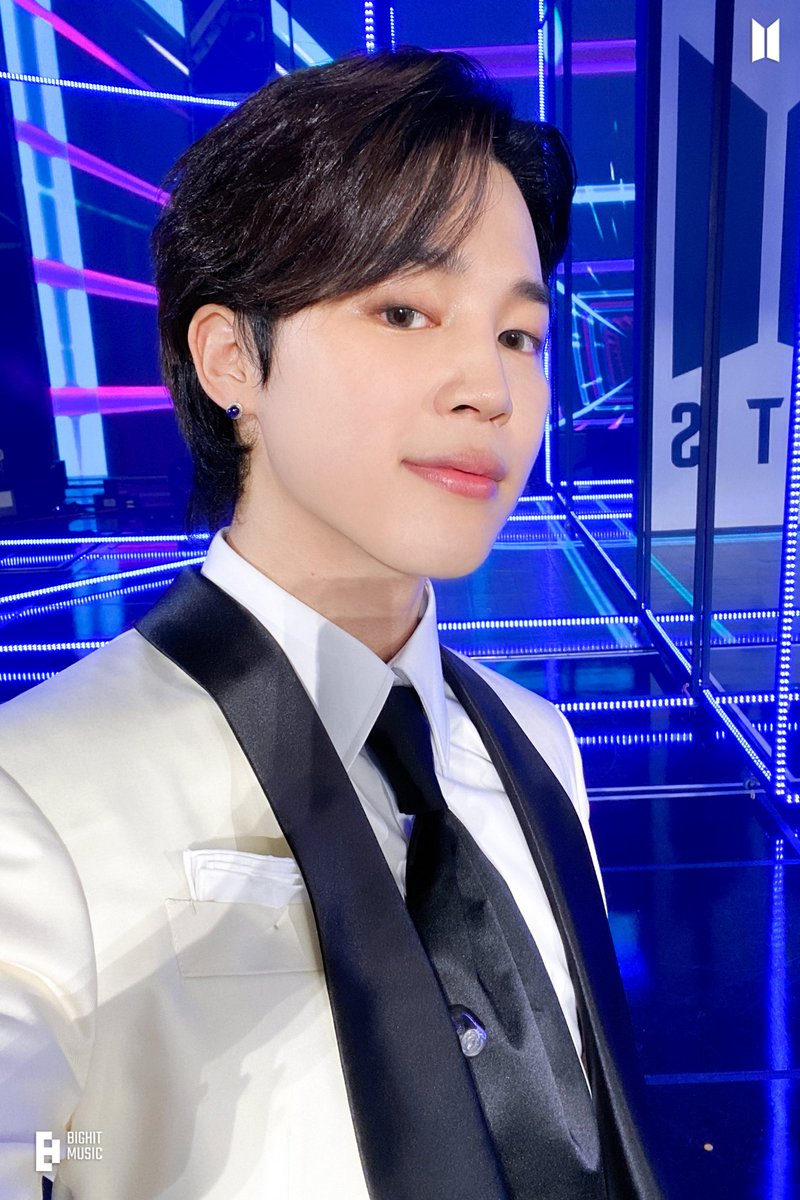 Ailce1306's tweet photo. Chúc cho anh bé của em tuổi mới bình bình an an, vui vẻ và hạnh phúc suốt cuộc đời 💜 WE LOVE JIMINIE 
#HappyBirthdayJimin 
#HappyJiminDay https://t.co/410DZVcVEN