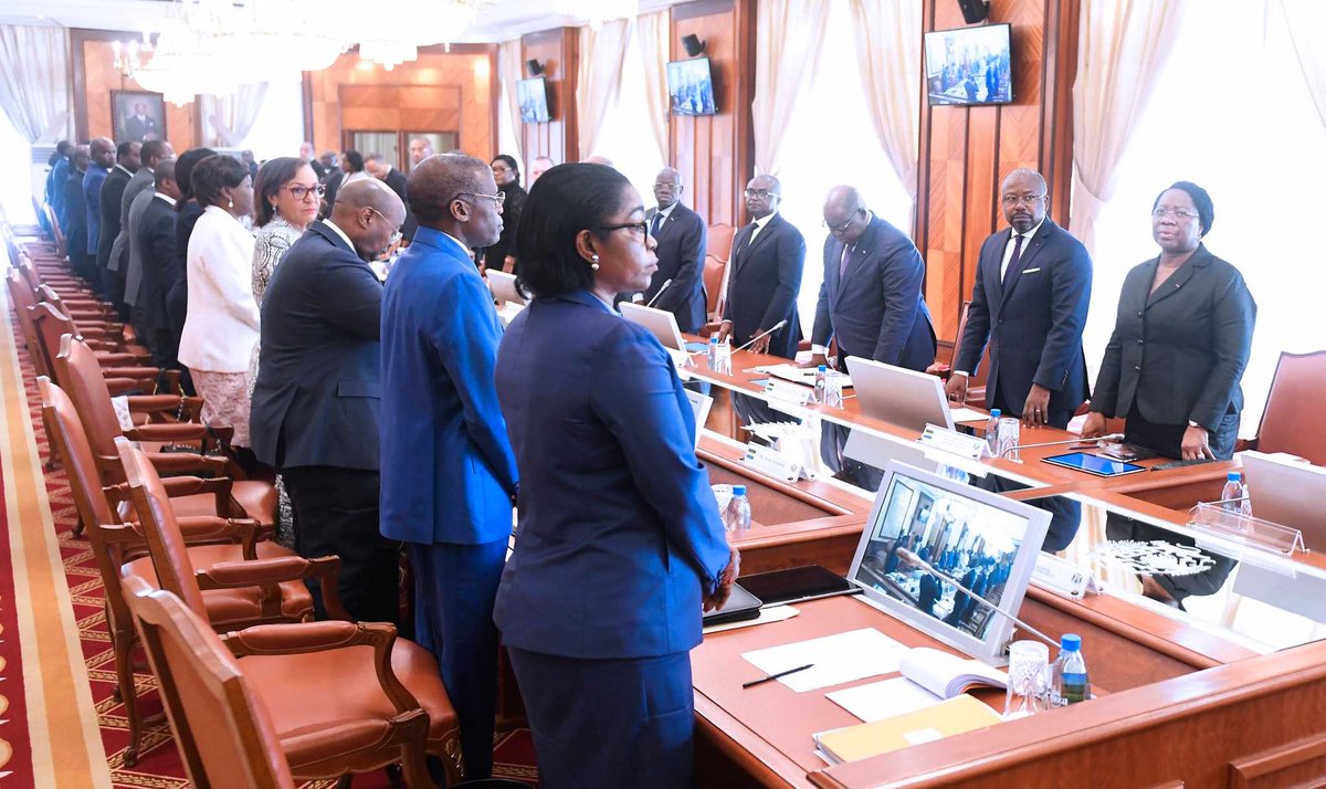 La_Libreville's tweet photo. Gabon : Au lendemain du réaménagement du gouvernement, Ali Bongo Ondimba convoque ce jeudi un Conseil des ministres - https://t.co/bdi0Y4oqM7 https://t.co/B9e7wmBhVu
