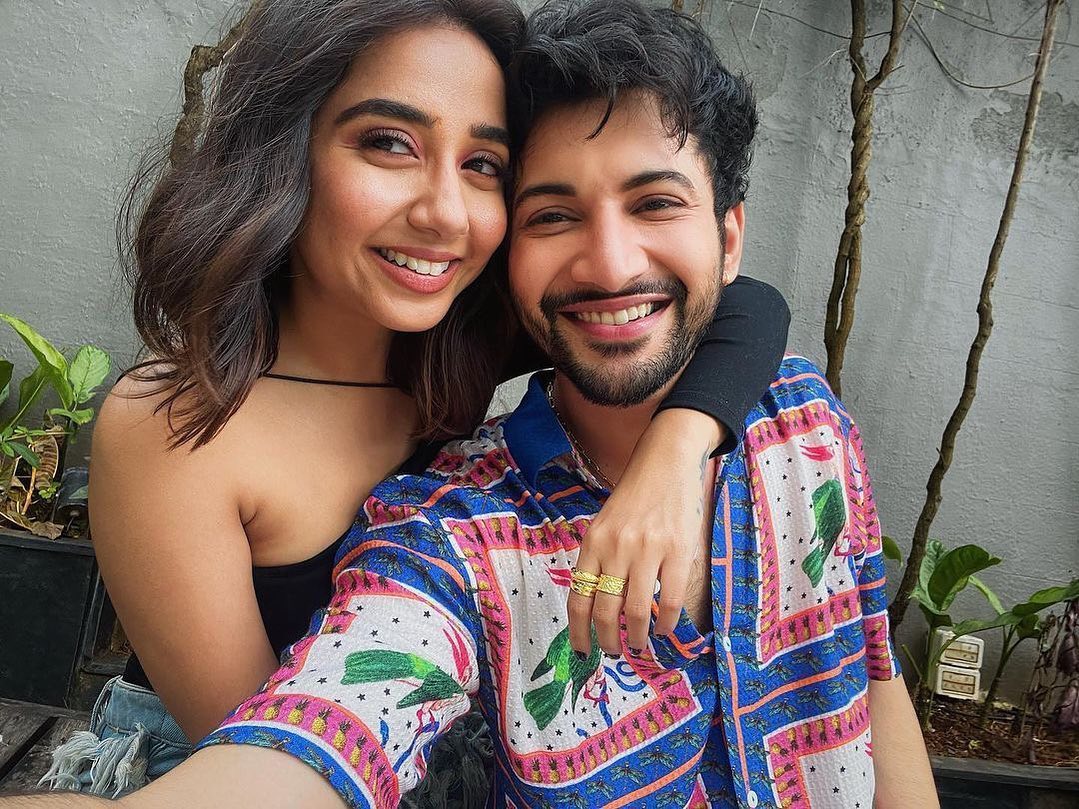 NetflixIndia's tweet photo. A coffee cute picture to remind you that Mismatched returns tomorrow 🥺🎉 https://t.co/kVYlEOAsSC