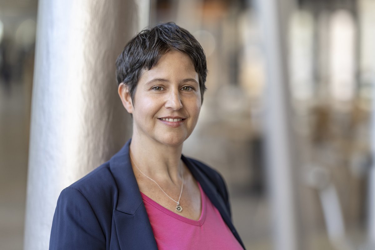IenI_UMCUtrecht's tweet photo. Scientific values increasingly clash with rules, burocracy and performance indicators, resulting in young scientists to leave public research institutions. This needs to change, said @UMCUtrecht immunology professor @FemkevanWijk1 in her inaugural lecture: https://t.co/zfoxsGujuR https://t.co/c1iCk9wcy8