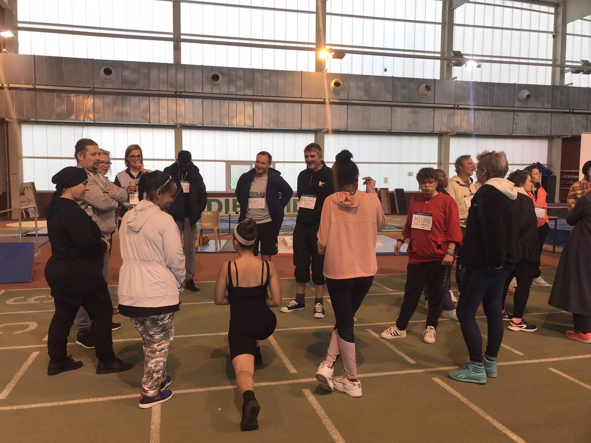 #poleemploi #Amiens #doullens ➡️Lancement de la 5ème édition du Stade Vers l’Emploi au stade Urbain Wallet 👉100 demandeurs  et 18 entreprises présents pour partager les valeurs du sport au bénéfice du recrutement. 👍