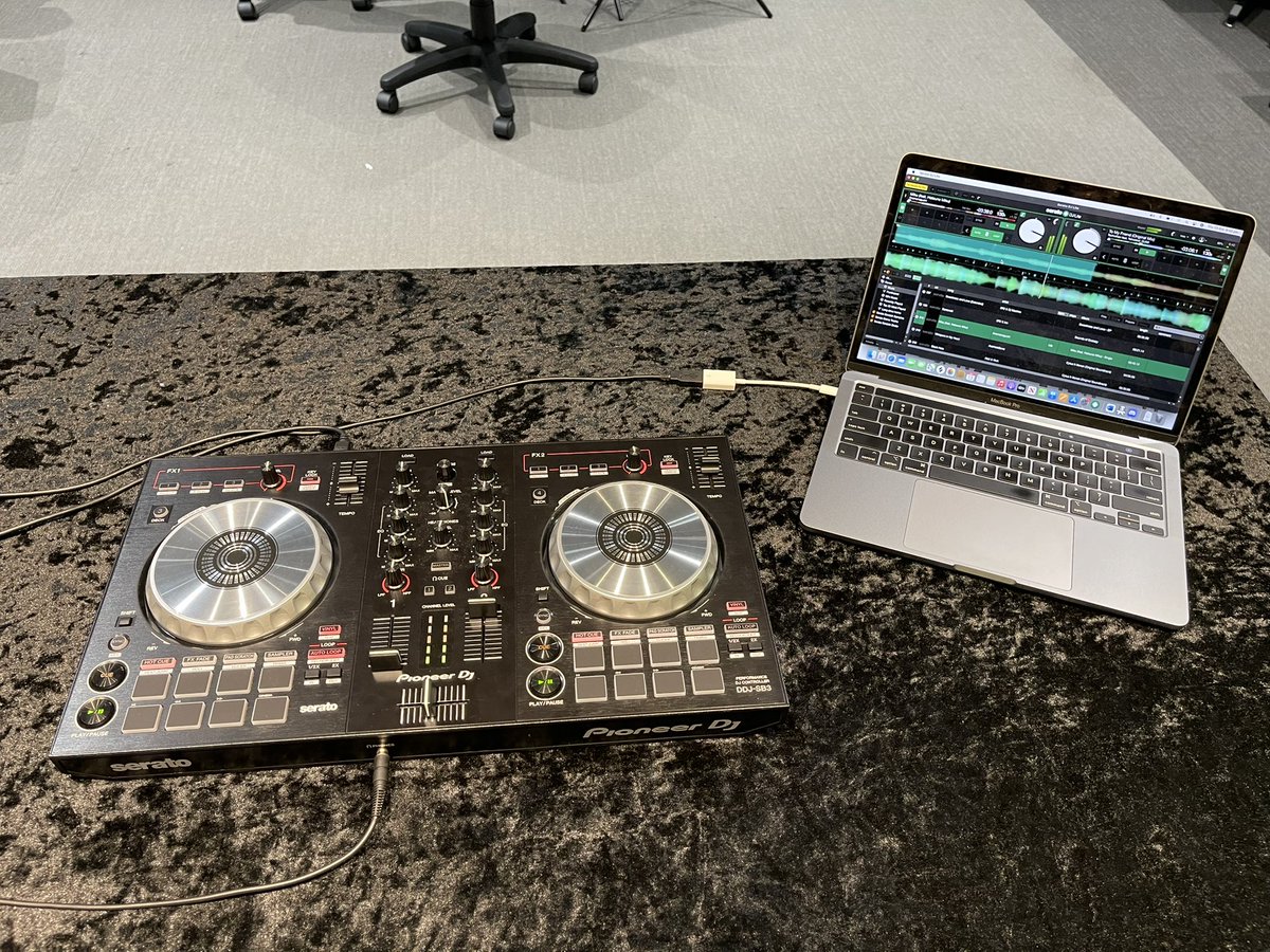 soundslashmusic's tweet photo. Hey there.
Thank you @FCOpenLibraries 
#studio2166 https://t.co/HpLNcJywPa