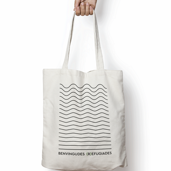 Vols fer possible que la <a href="/CCARefugi/">Comissió Catalana d'Acció pel Refugi</a> treballi per la defensa del dret d’asil i els drets de les persones refugiades❓

👉Amb aquesta bossa ajudaràs al desenvolupament de projectes per afavorir la integració social de les persones refugiades i immigrants

🛒elmercatsocial.cat/bossa-cear-el-…