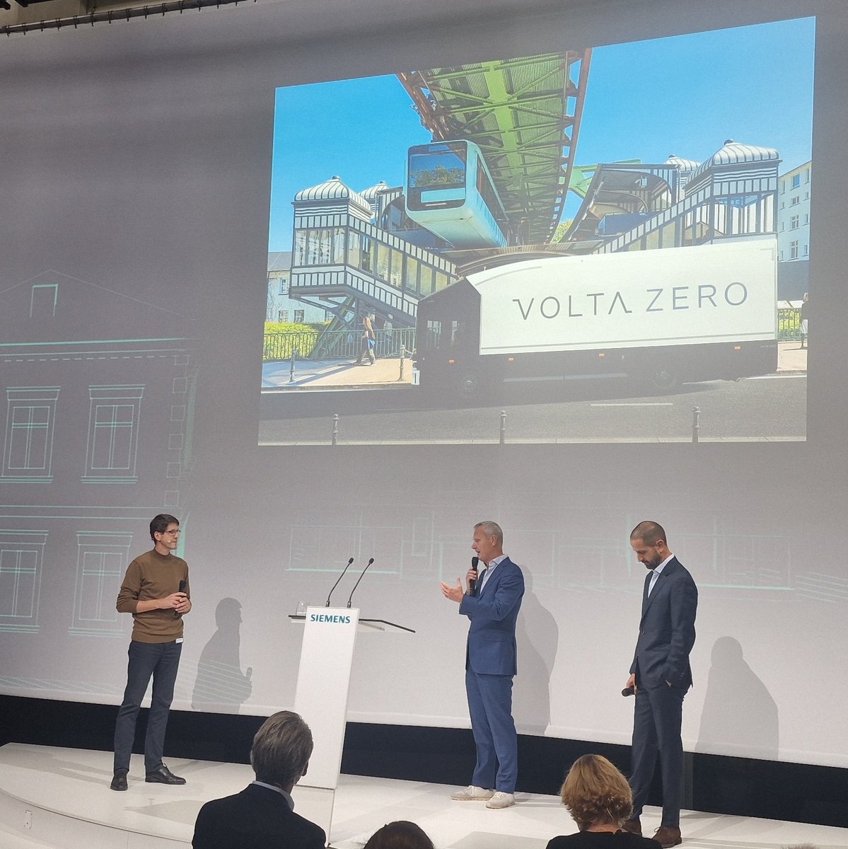 Kevin_ODonovan's tweet photo. Announced this morning ...

@Siemens &amp; @TrucksVolta Partnership.

More info to follow ... 
#SiemensXcelerator #SIEx https://t.co/WJCru6Os0z