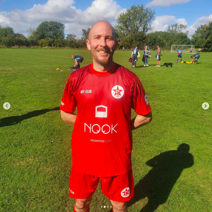 nookpod's tweet photo. Absolute joy at seeing the Bristol Redstar over 35’s football team in their new kit. Nook’s HQ is based in Bristol, so it’s great to be able to sponsor the local team. Go on fellas! ⚽️
#NookPod #Bristol #Football #CommunityEngagement https://t.co/wsdJlkO67R