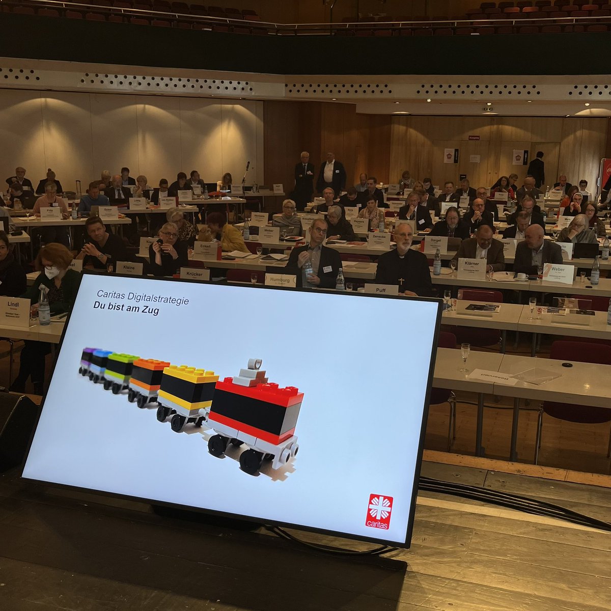 NYwelskop's tweet photo. #Digital. #Souverän. #Responsiv - die #Digitalstrategie @Caritas_web braucht viele Mitstreiter_innen: im Verband und darüber hinaus. #DMWG125 https://t.co/mscQVPhlrp