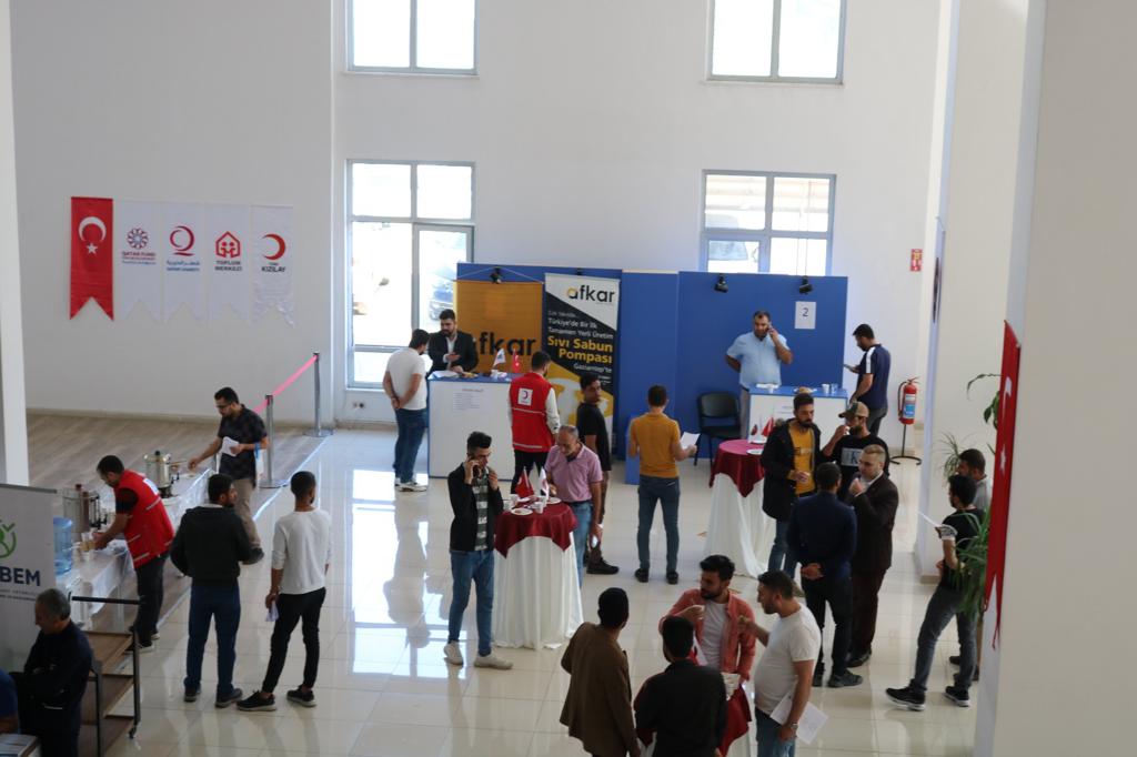 KizilayTM's tweet photo. Gaziantep Toplum Merkezimiz, sosyoekonomik güçlendirme çalışmalarımız kapsamında, @qatar_fund ve @qcharity destekleriyle, @TurkiyeIsKurumu ve @gso_kurumsal iş birliğiyle, İstihdam Buluşmaları Etkinliği gerçekleştirerek yararlanıcılarımız ve işverenleri bir araya getirdi. https://t.co/6jDWEG3ydr