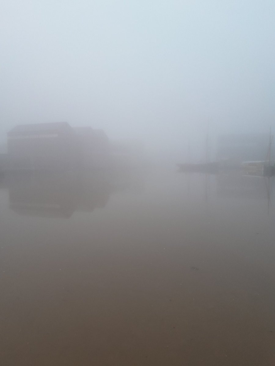 @CRTWalesandSW I do like these mornings, adds something extra to #Gloucester Docks, hope you all have a #Glorious #Thursday . #Riversevern #Happyplacebywater