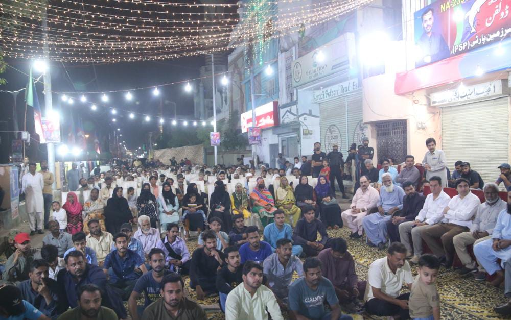 *مورخہ 12 اکتوبر بروز بدھ*

چیئرمین پاک سرزمین پارٹی سید مصطفی کمال کا ڈسٹرکٹ کورنگی کے ورکرز اجلاس سے خطاب، اس موقع پر صدر انیس قائمخانی،  حلقہ #NA239 کے امیدوار شارق جمال اور دیگر مرکزی عہدیداران موجود ہیں

#Karachi #PSP #MustafaKamal