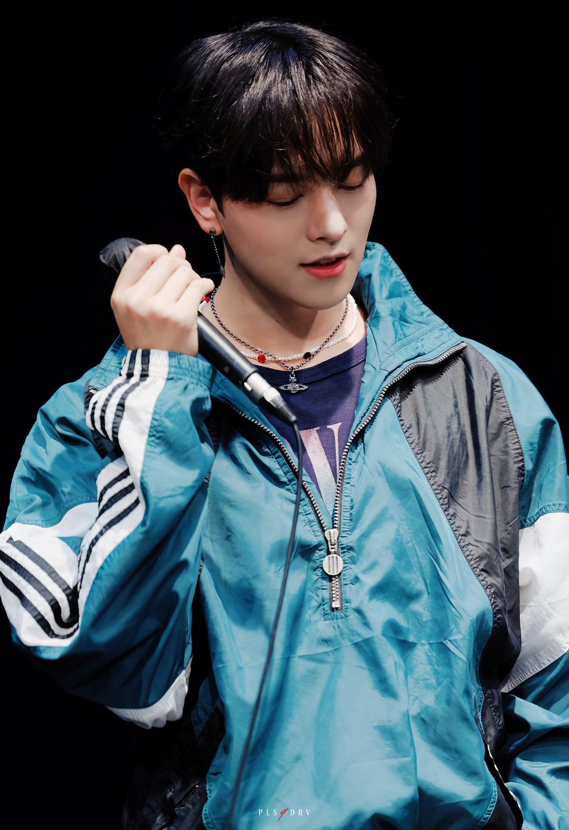 pls9DRV's tweet photo. 📸221012 성암아트홀🌹

🐱✨

#원어스 #ONEUS #ワンアス #ワナス
#RAVN #레이븐 #영조 #김영조 
#レイブン #ヨンジョ https://t.co/COBZ3DcZHM