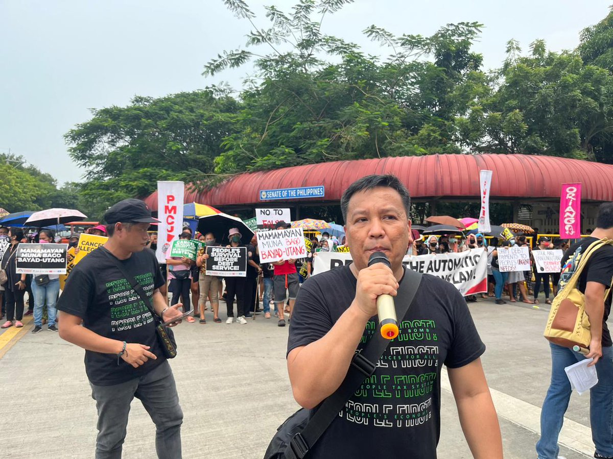 AsianPeoplesMvt's tweet photo. Activists in Manila demonstrates solidarity with the Global Week of Action for Justice and Debt Cancellation #CancelTheDebt #DebtReparationsNow https://t.co/TfPCjJFRUS