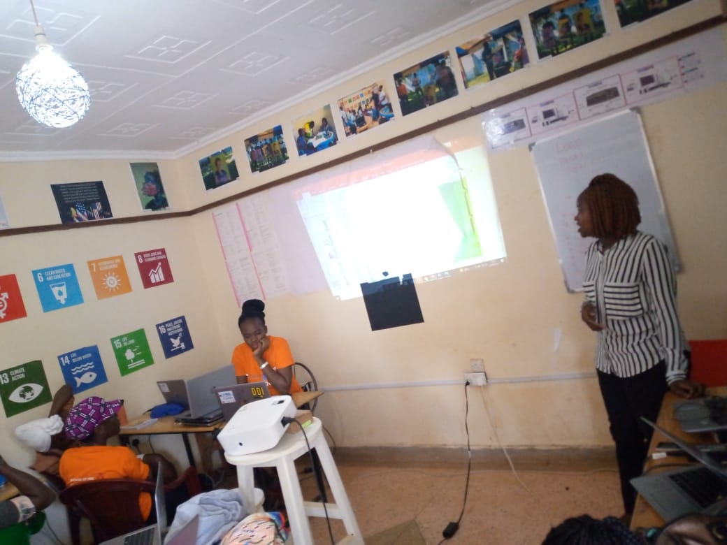 theborderhub's tweet photo. We are honored to be hosting Vincent Ochieng, the Resource mobilization and Strategic Partnership Manager @GlobalPeaceKeny

For the next three days he will be engaging with the #Femidevs trainees and Cross-Border women entrepreneurs on business model canvas. https://t.co/xDUx53dmc5