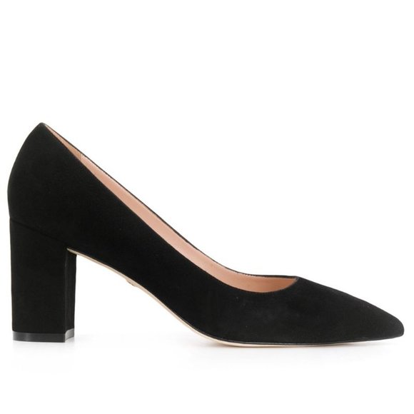 cashinkat's tweet photo. So good I had to share! Check out all the items I'm loving on @Poshmarkapp from @Leslieann1810 #poshmark #fashion #style #shopmycloset #stuartweitzman #reformation #hottopic: https://t.co/O4YNBZCeV0 https://t.co/2WigNx3h3M