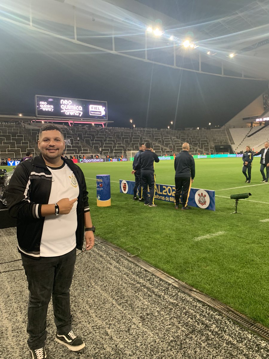 Nogueira_sh's tweet photo. Eu sempre falo que vivo certas coisas que não consigo nem acreditar, semana passada estava na UTI internado e minha preocupação era o ingresso para final, hoje viver isso nossa sem palavras obrigado @fieltorcedor pela experiência 😍 https://t.co/OgE0FCdxBV