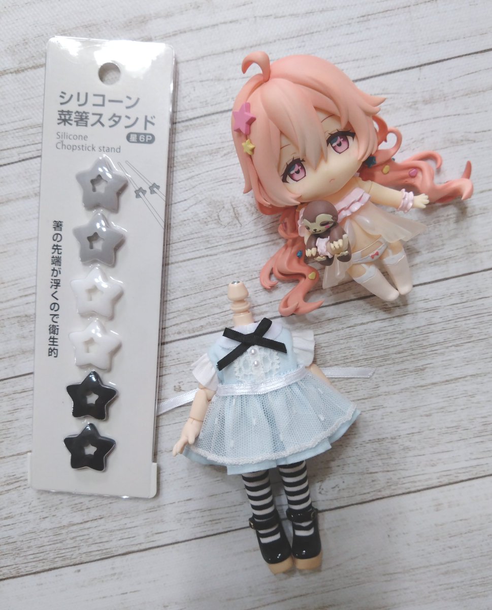 Alice_a_tone's tweet photo. ⚠ドール頭部あけてます⚠

セ○アの菜箸スタンド、ツイートでみかけて買ってみました。
オビツボディにねんどろいどヘッド、めっちゃ安定するし、下から見ても見えない、これ思いついた方天才ですね!!

首ジョイントねじ外してつけましたが、シリコンなんでそのままぐいっとやれば入りそうな気も。 https://t.co/jvgUmkHNW1
