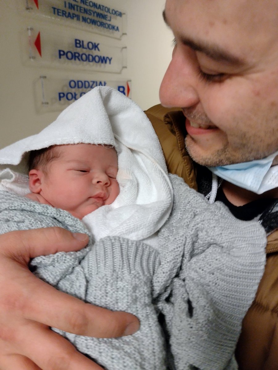 BSosinski's tweet photo. Wczoraj wieczorem moja dzielna małżonka urodziła najpiękniejszą istotkę na świecie. Lena pozdrawia Was gorąco :) https://t.co/uOQavqdiV0