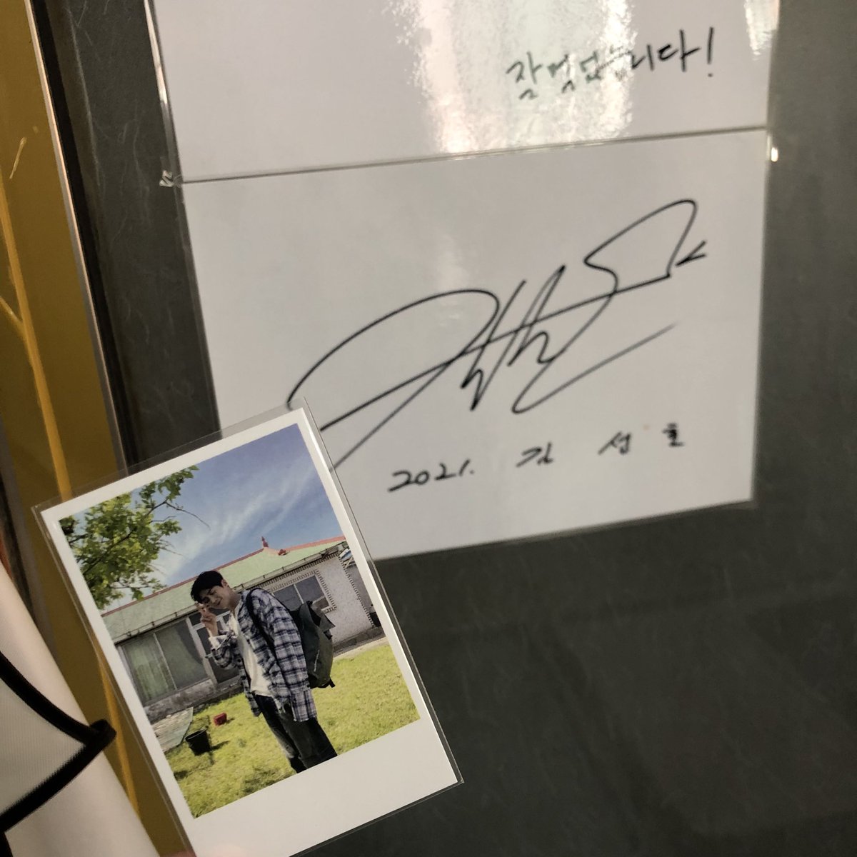shhd_sz's tweet photo. 들어가자마자 둑흔둑흔💗
서노 싸인만 봐도 떨리넹 ˃̵͈̑ᴗ˂̵͈̑♡ https://t.co/CowXeG9Vai