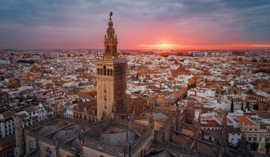 Así amanece en Sevilla. #FelizJueves